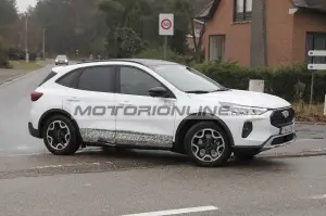 Ford Kuga facelift - Foto spia 14-12-2023