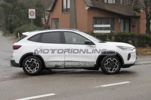 Ford Kuga facelift - Foto spia 14-12-2023