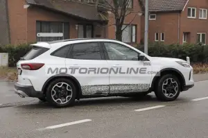 Ford Kuga facelift - Foto spia 14-12-2023