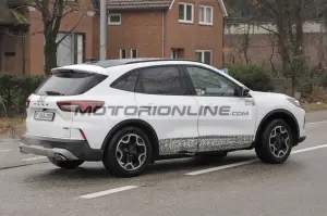 Ford Kuga facelift - Foto spia 14-12-2023