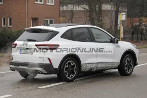 Ford Kuga facelift - Foto spia 14-12-2023