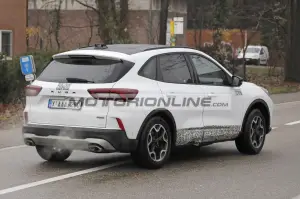 Ford Kuga facelift - Foto spia 14-12-2023