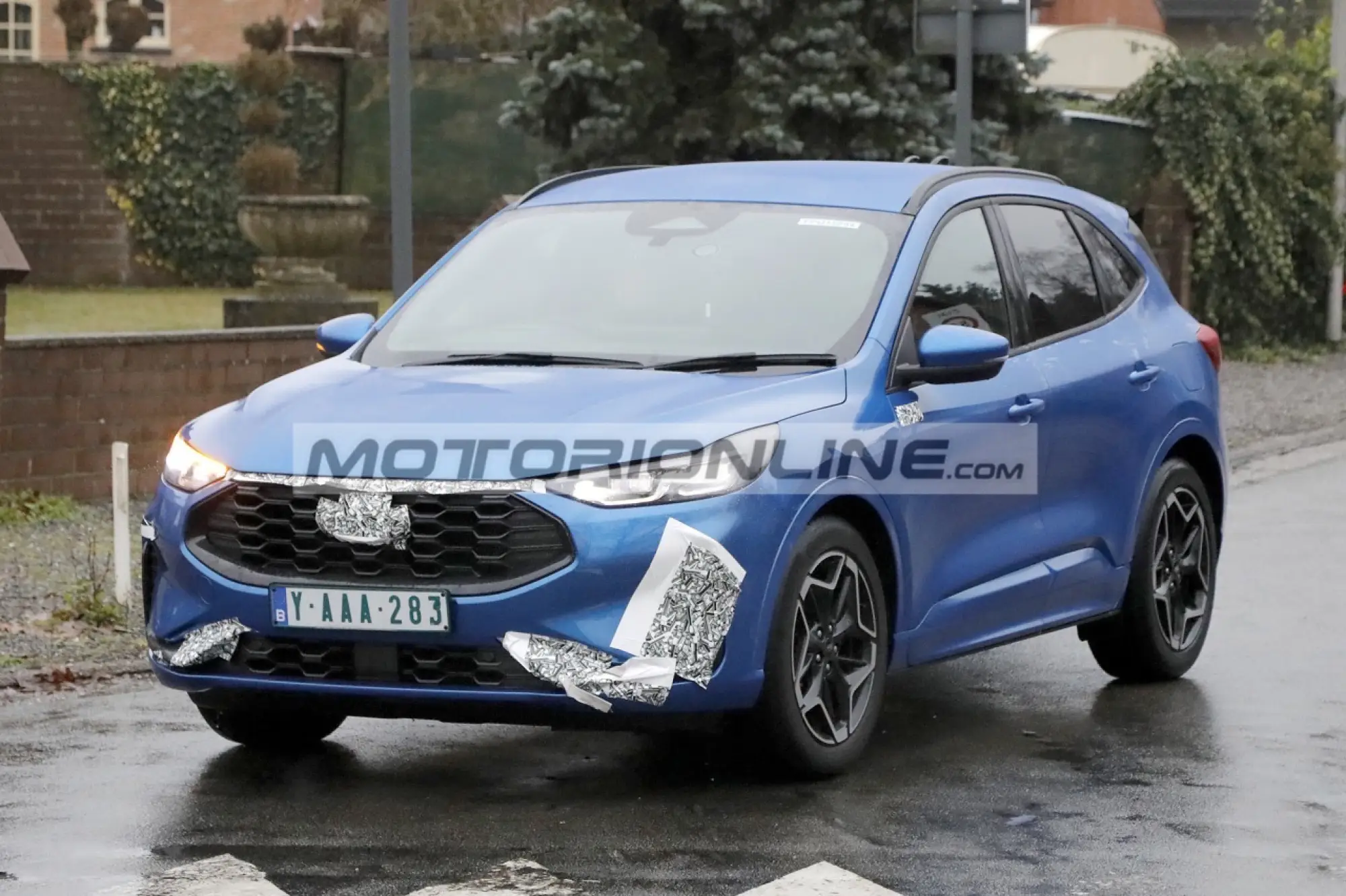 Ford Kuga facelift - Foto spia 14-12-2023 - 13