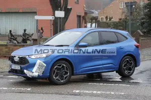 Ford Kuga facelift - Foto spia 14-12-2023