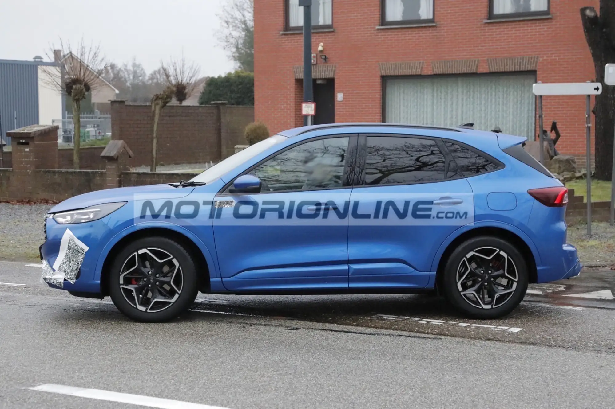 Ford Kuga facelift - Foto spia 14-12-2023 - 22