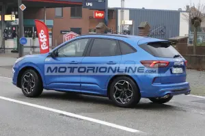 Ford Kuga facelift - Foto spia 14-12-2023