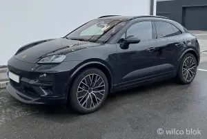 Porsche Macan 2025 interni ed esterno - 7