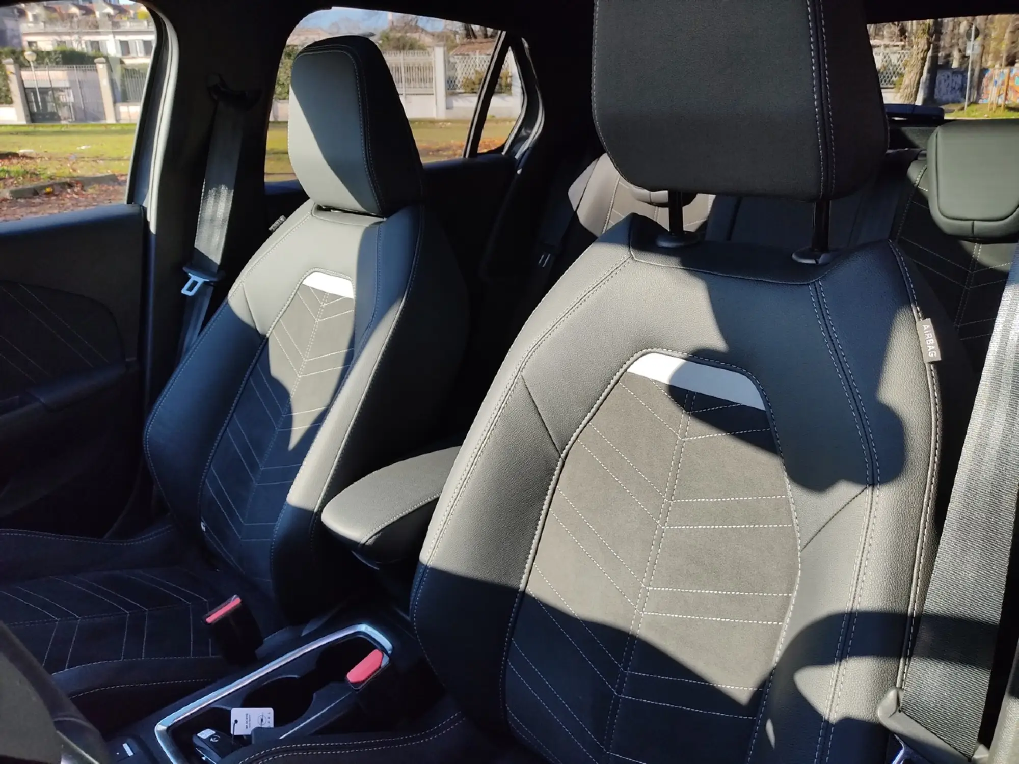 Opel Corsa Electric 2024 - Foto Milano - 11