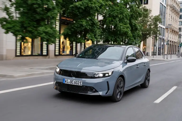 Opel Corsa Electric 2024 - Foto Milano - 18