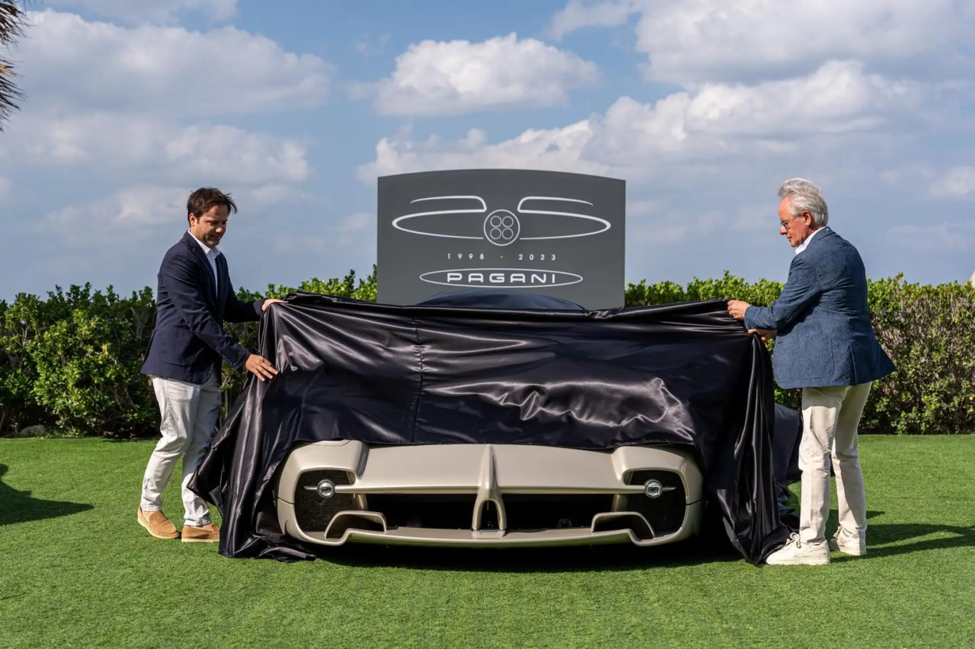 Pagani 25 anni Medio Oriente - 1