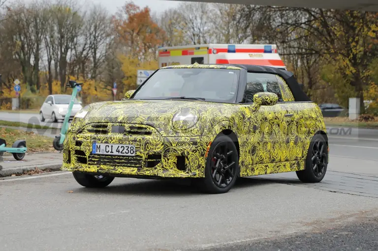 Mini JCW e JCW Cabrio 2025 - Foto Spia 20-12-2023 - 11