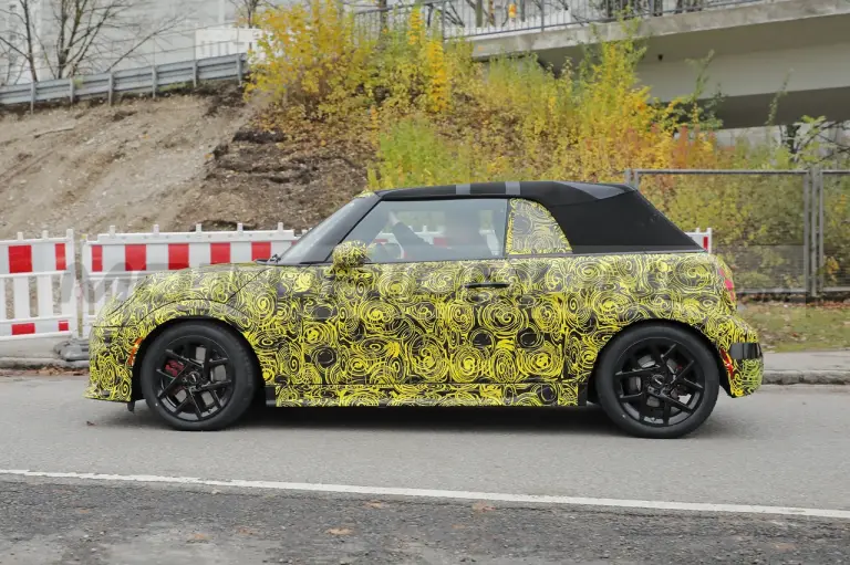 Mini JCW e JCW Cabrio 2025 - Foto Spia 20-12-2023 - 8