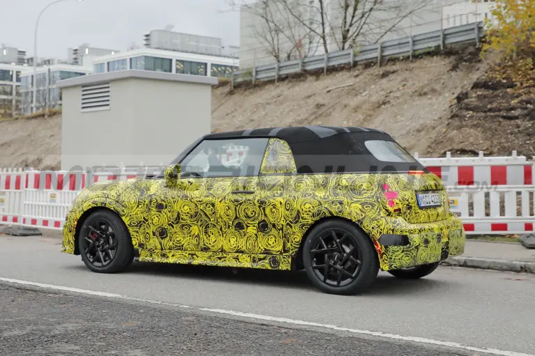 Mini JCW e JCW Cabrio 2025 - Foto Spia 20-12-2023 - 10
