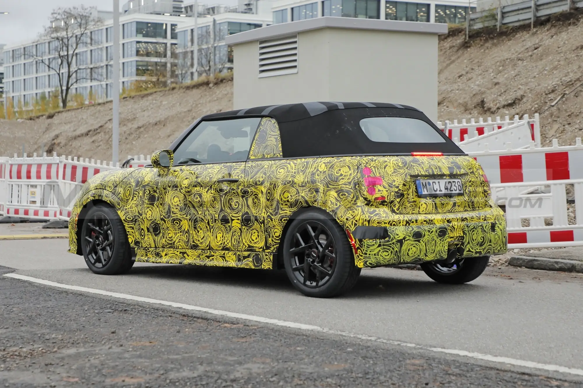 Mini JCW e JCW Cabrio 2025 - Foto Spia 20-12-2023 - 13