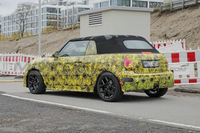 Mini JCW e JCW Cabrio 2025 - Foto Spia 20-12-2023 - 13