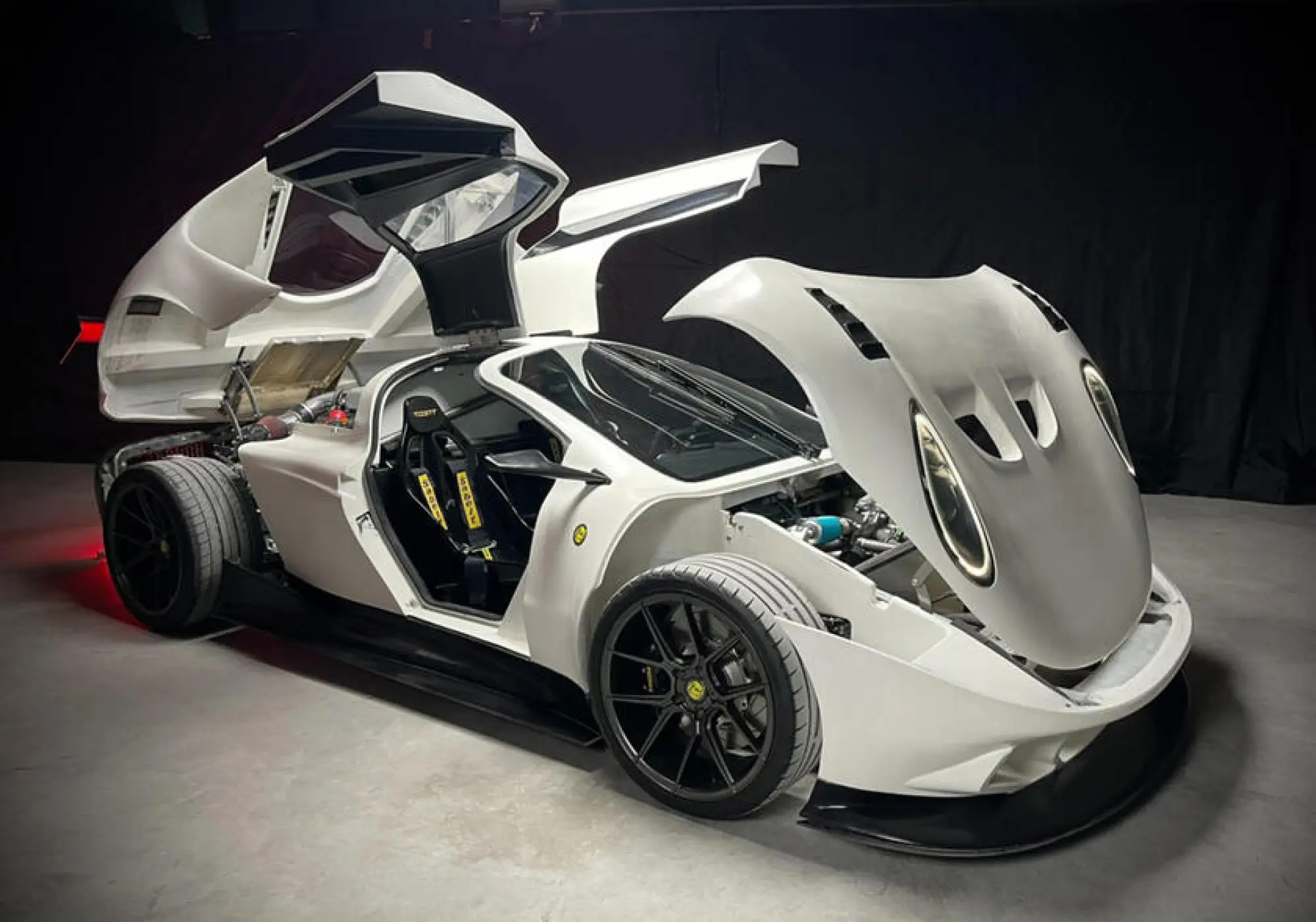 Rhino Racing RR01 - 8