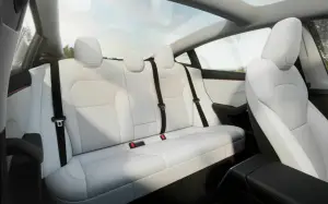 Tesla Model 3 2024 - 33