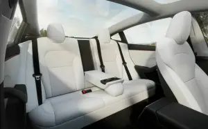Tesla Model 3 2024 - 31