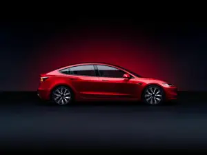 Tesla Model 3 2024 - 11