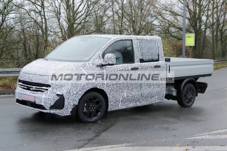 Volkswagen Transporter - Foto spia 10-1-2024 - 10