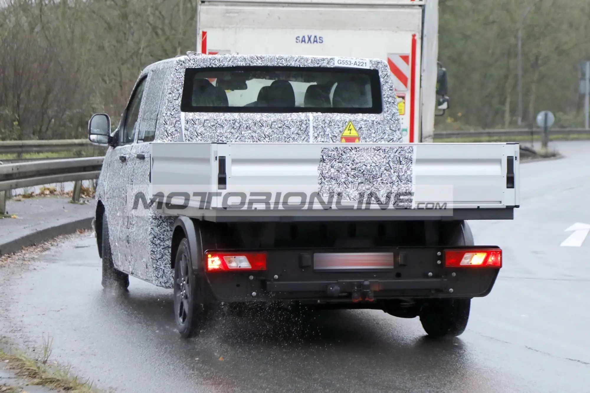 Volkswagen Transporter - Foto spia 10-1-2024 - 11