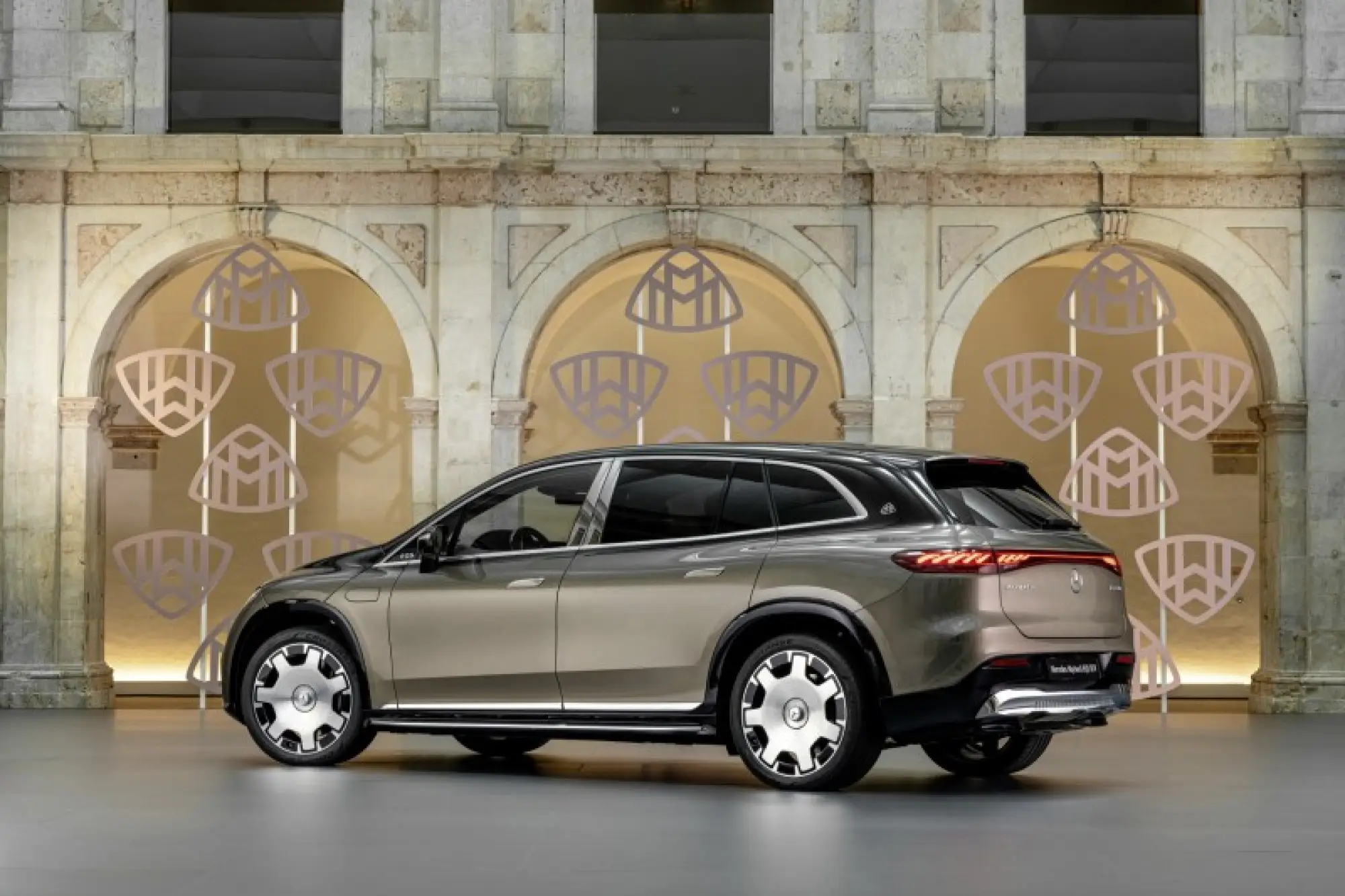Mercedes-Maybach EQS SUV - 24