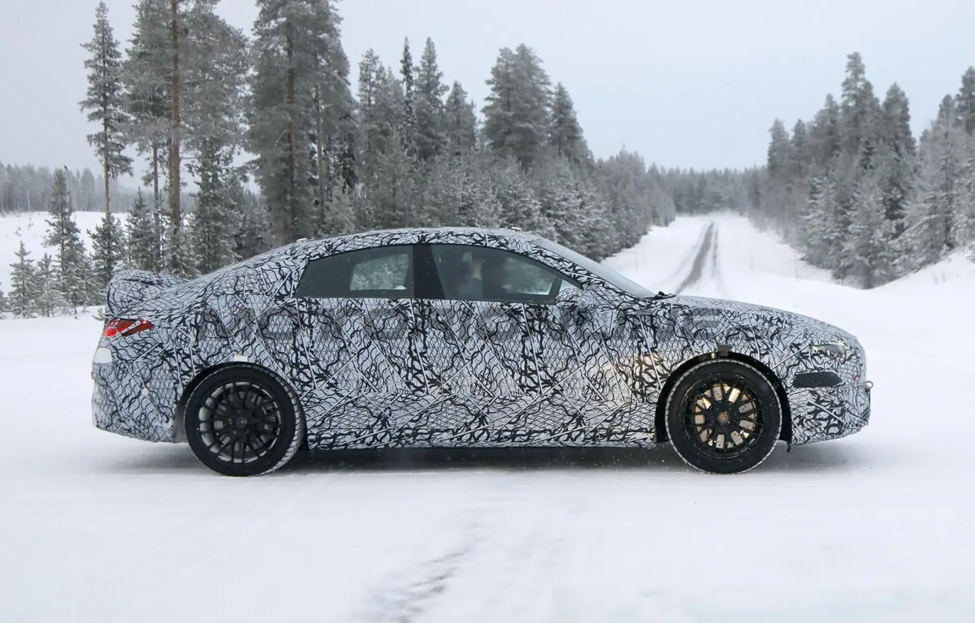 Mercedes-AMG EQA - Foto spia 19-01-2024 - 3