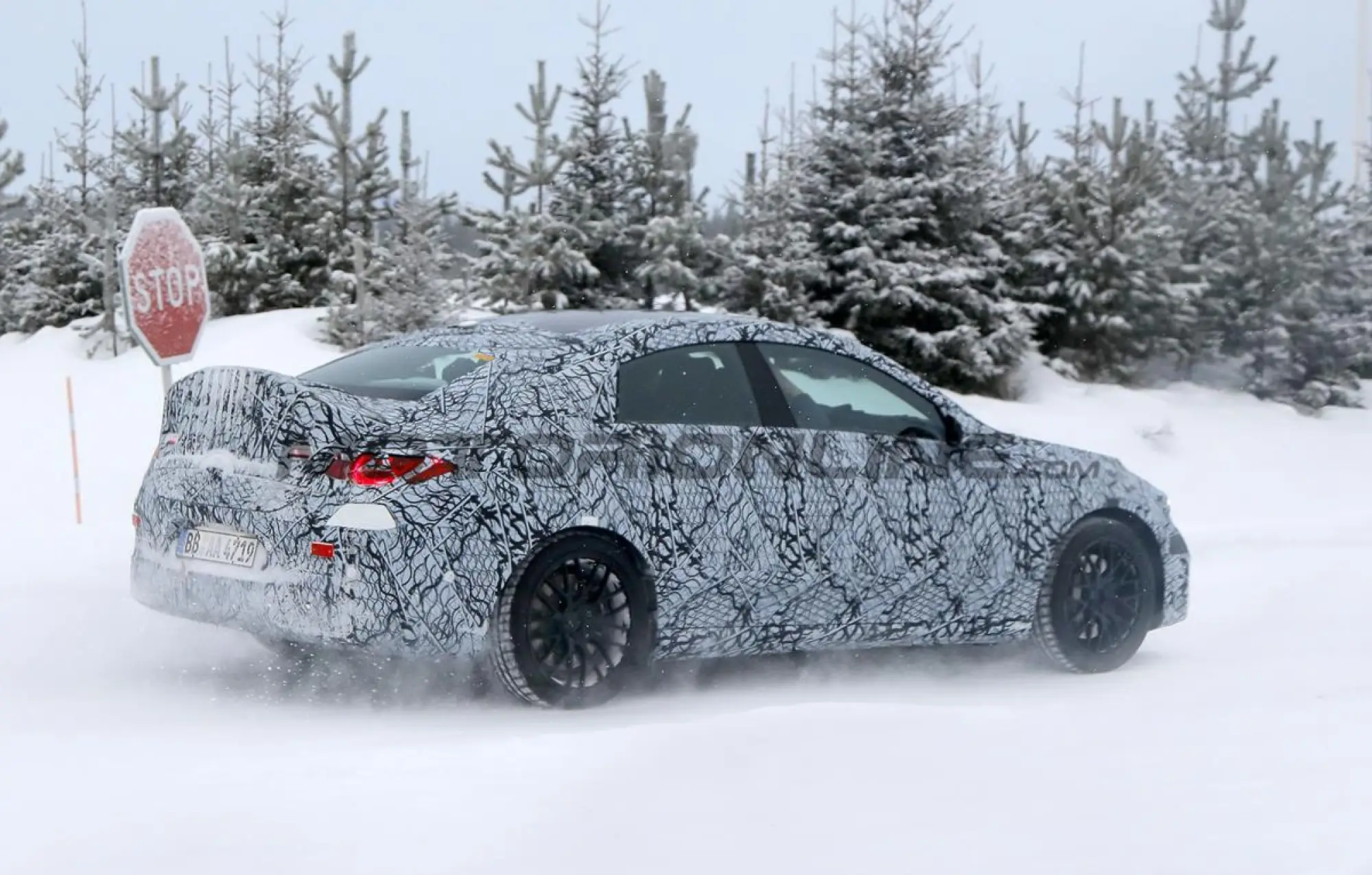 Mercedes-AMG EQA - Foto spia 19-01-2024 - 4