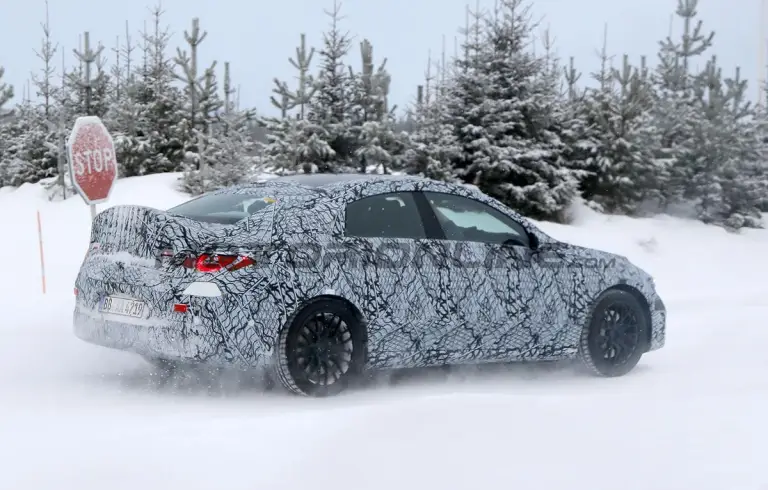 Mercedes-AMG EQA - Foto spia 19-01-2024 - 4