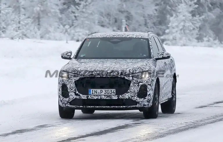 Audi Q5 2025 - Foto spia 23-01-2024 - 1