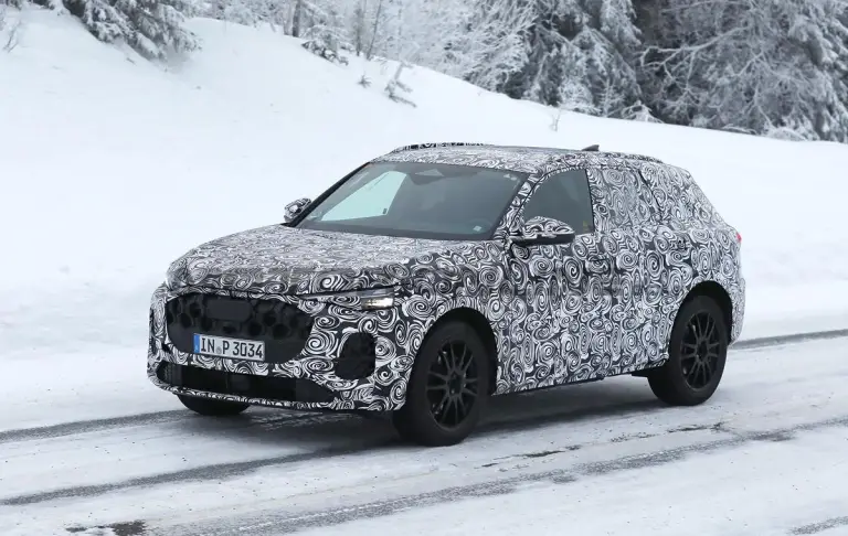 Audi Q5 2025 - Foto spia 23-01-2024 - 3