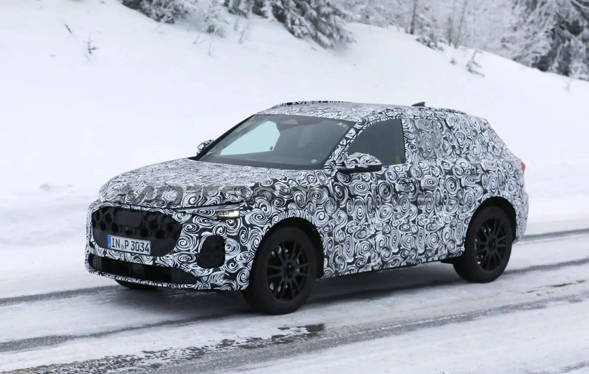 Audi Q5 2025 - Foto spia 23-01-2024 - 4