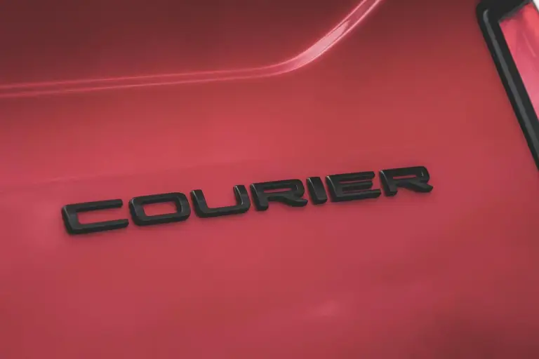 Ford Transit Courier 2024 - 109