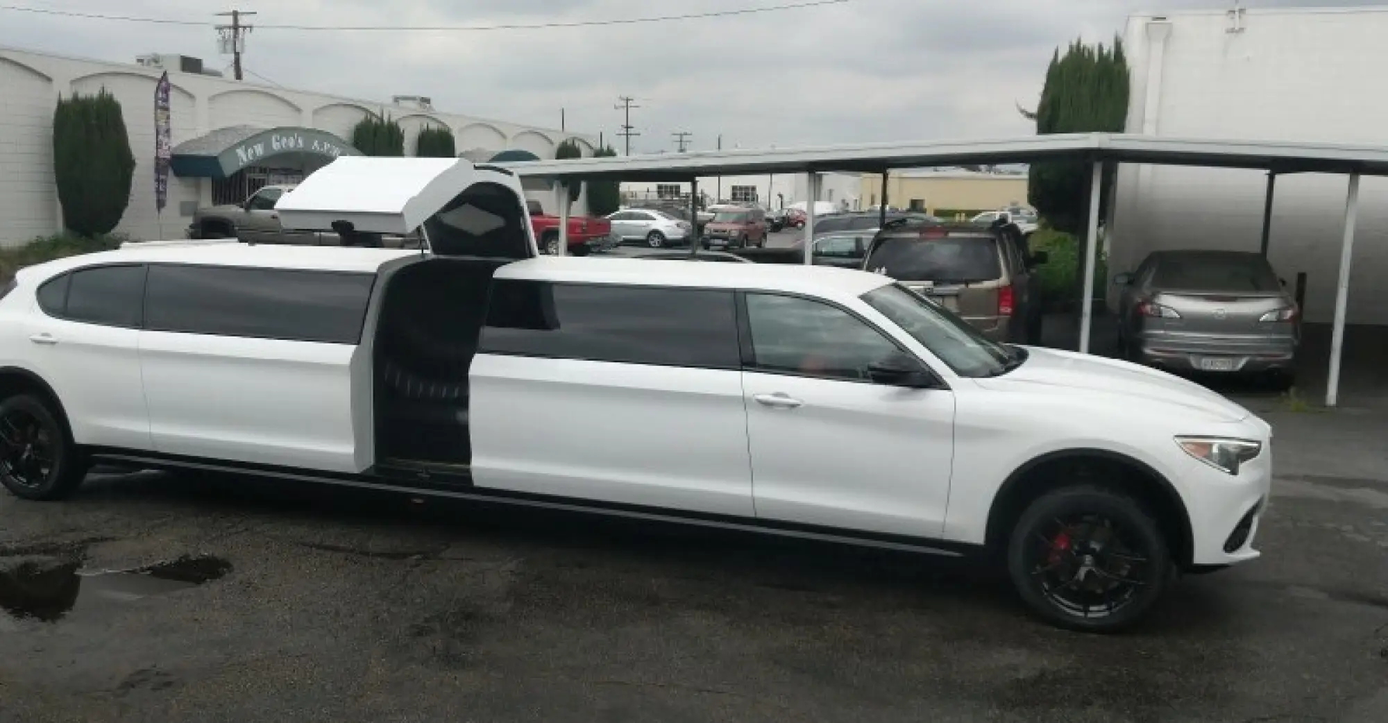 Alfa Romeo Stelvio limousine - 11