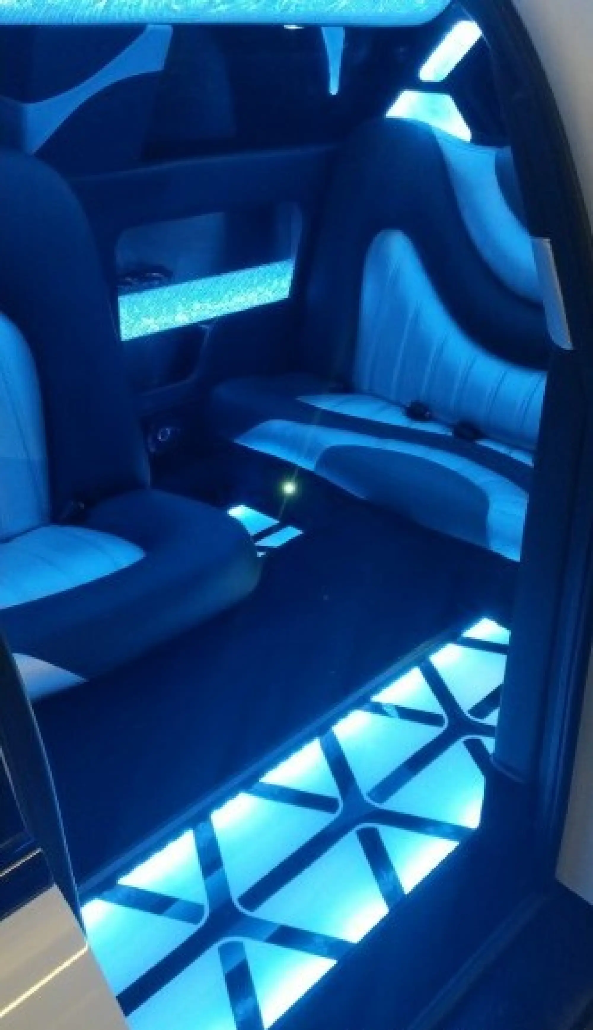 Alfa Romeo Stelvio limousine - 12