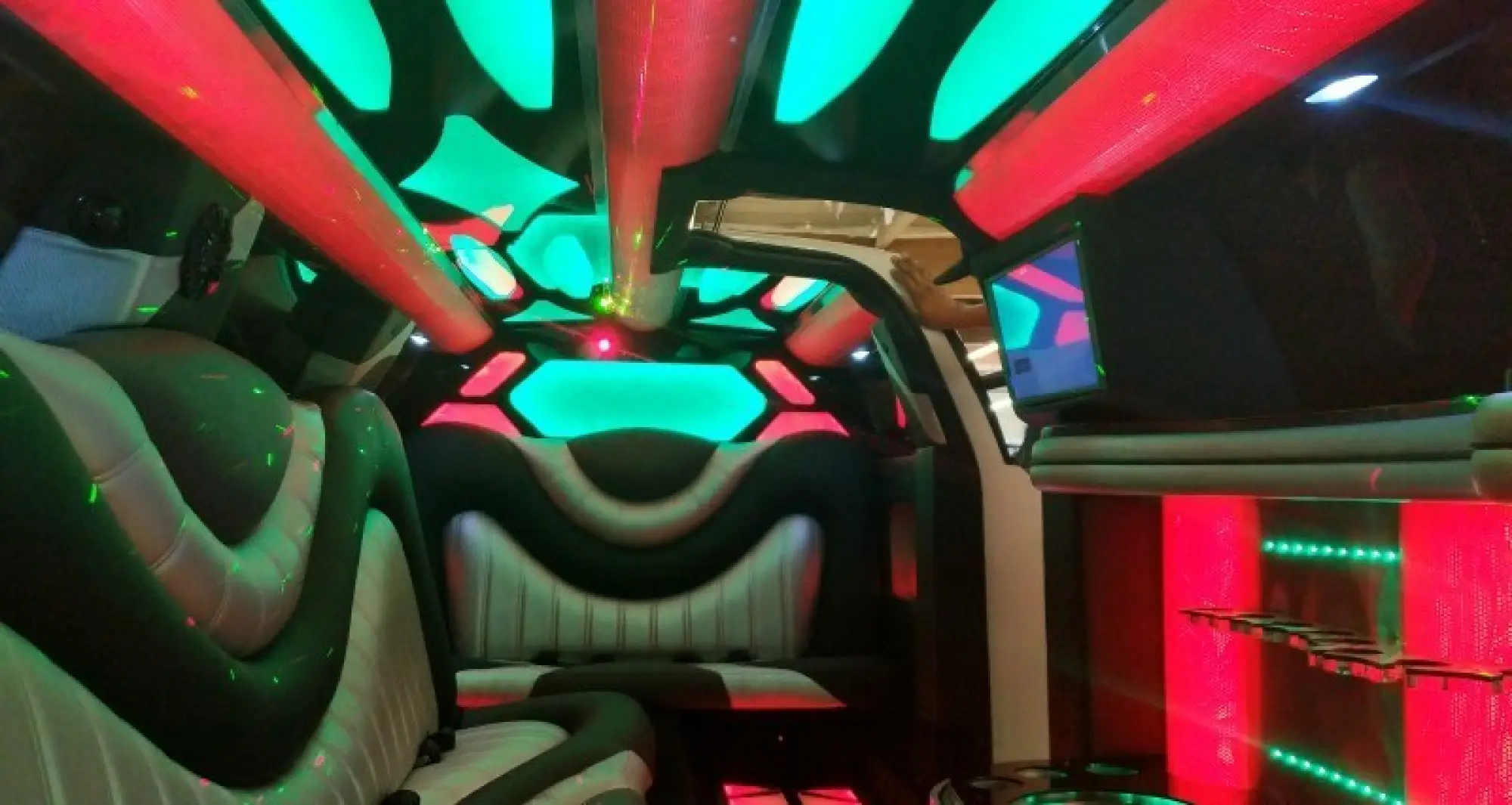Alfa Romeo Stelvio limousine - 16