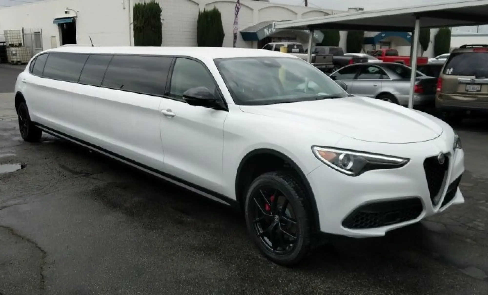 Alfa Romeo Stelvio limousine - 10