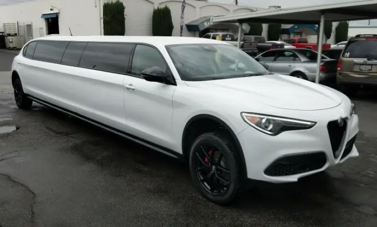 Alfa Romeo Stelvio limousine - 10