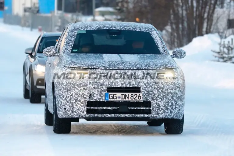 Opel Grandland EV - Foto spia 29-1-2024 - 2