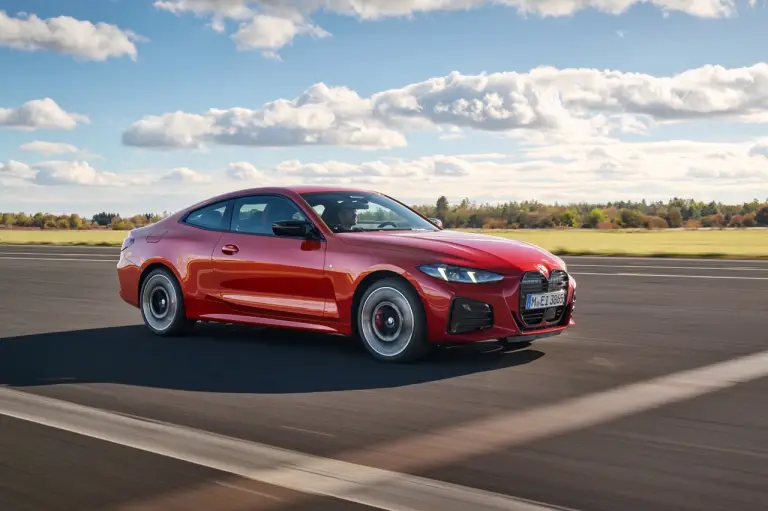 BMW Serie 4 2024 - Foto ufficiali - 13