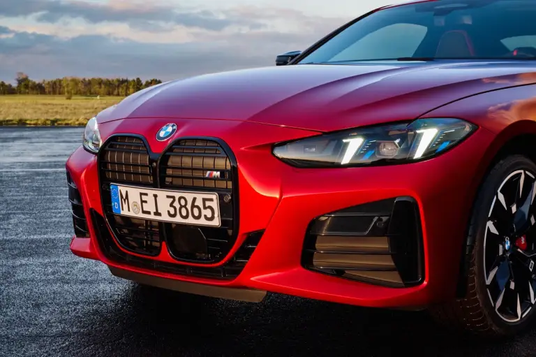 BMW Serie 4 2024 - Foto ufficiali - 20
