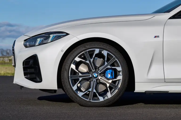 BMW Serie 4 2024 - Foto ufficiali - 36