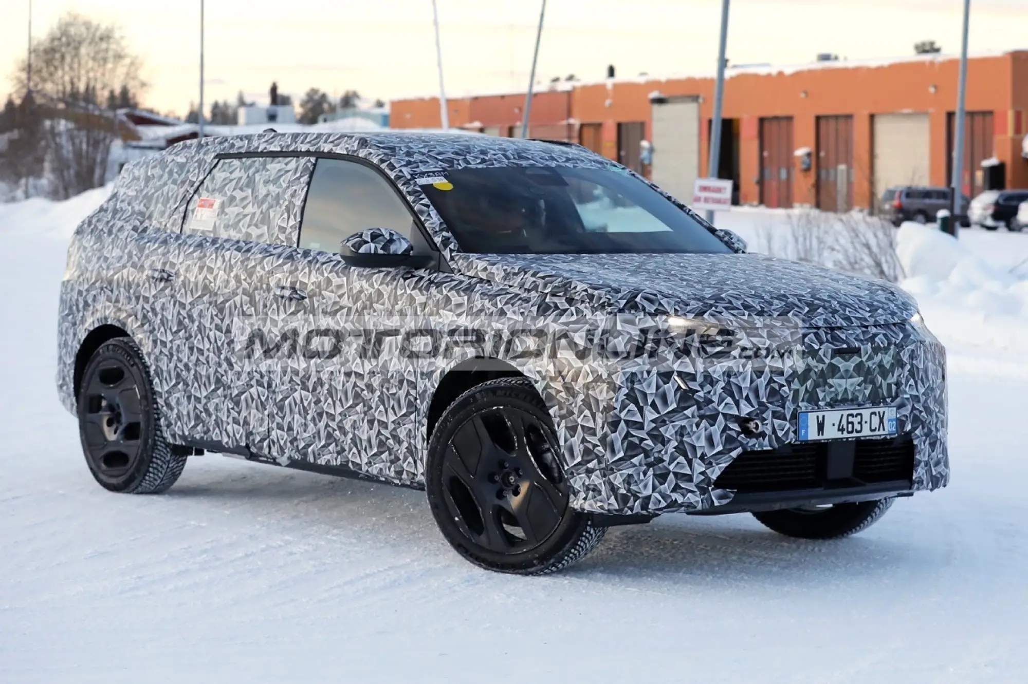 Peugeot 5008 - Foto spia 2-2-2024 - 5