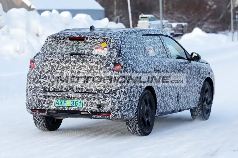 Peugeot 5008 - Foto spia 2-2-2024 - 8
