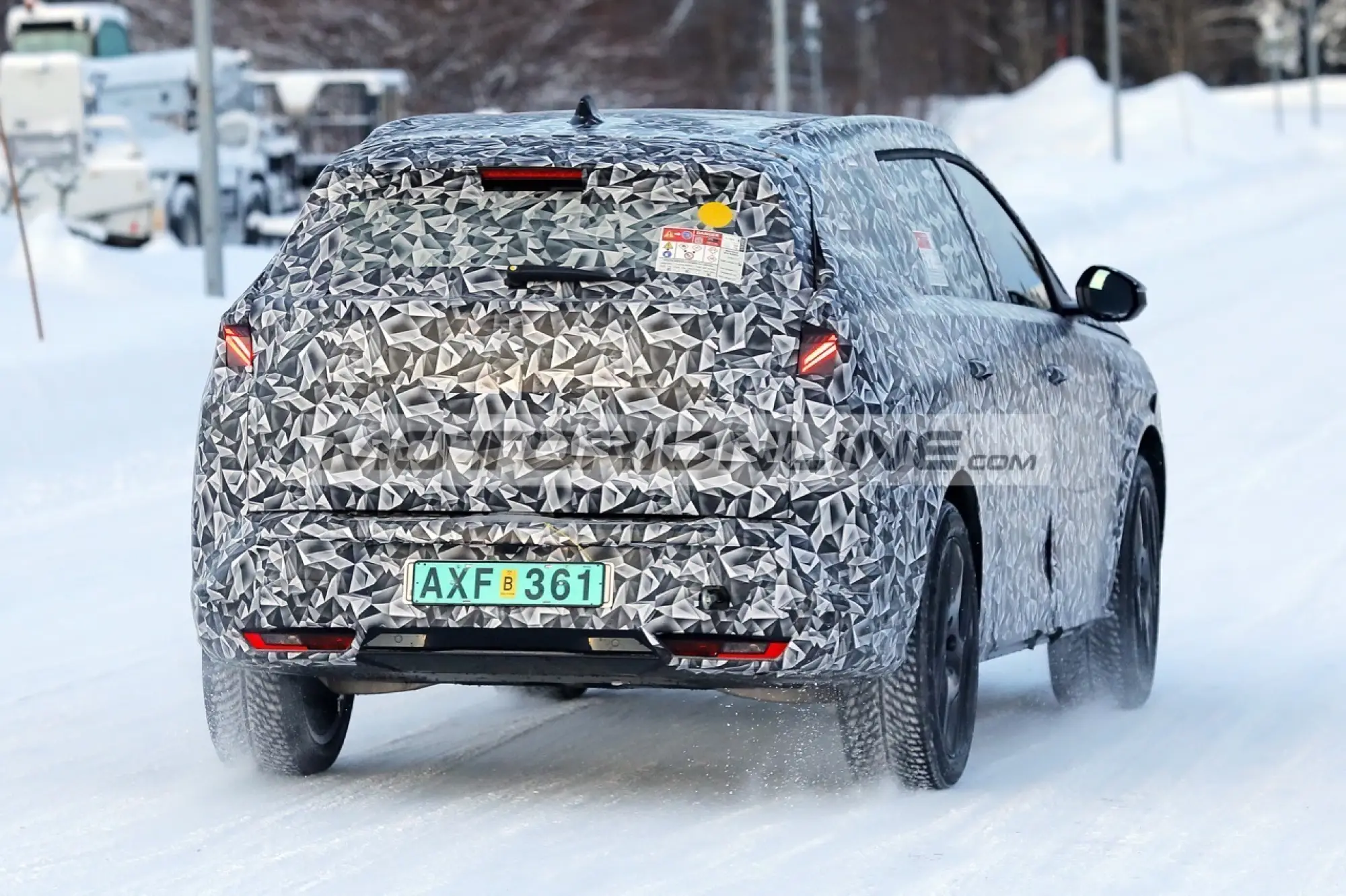 Peugeot 5008 - Foto spia 2-2-2024 - 11