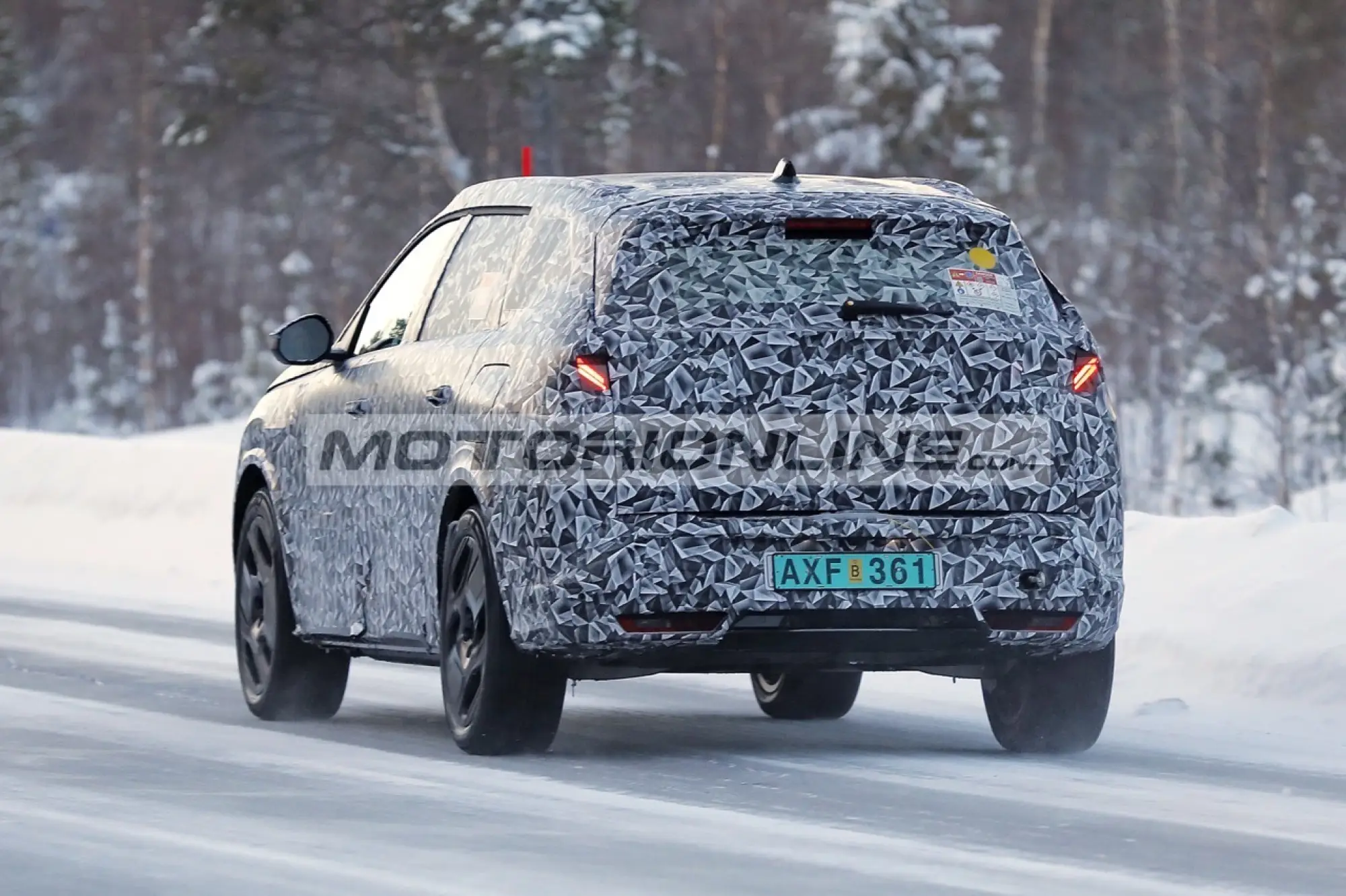 Peugeot 5008 - Foto spia 2-2-2024 - 18