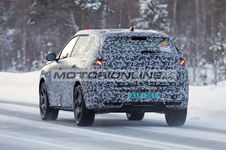 Peugeot 5008 - Foto spia 2-2-2024 - 18