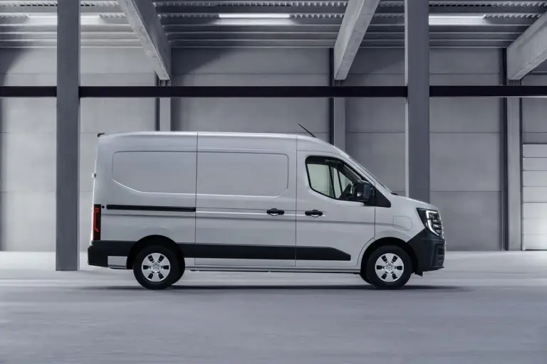 Nissan Interstar 2024 - 26