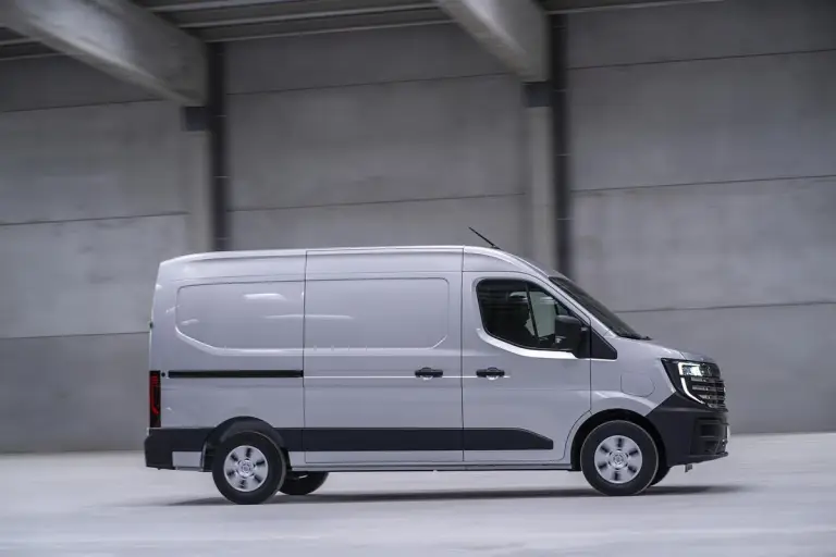 Nissan Interstar 2024 - 40