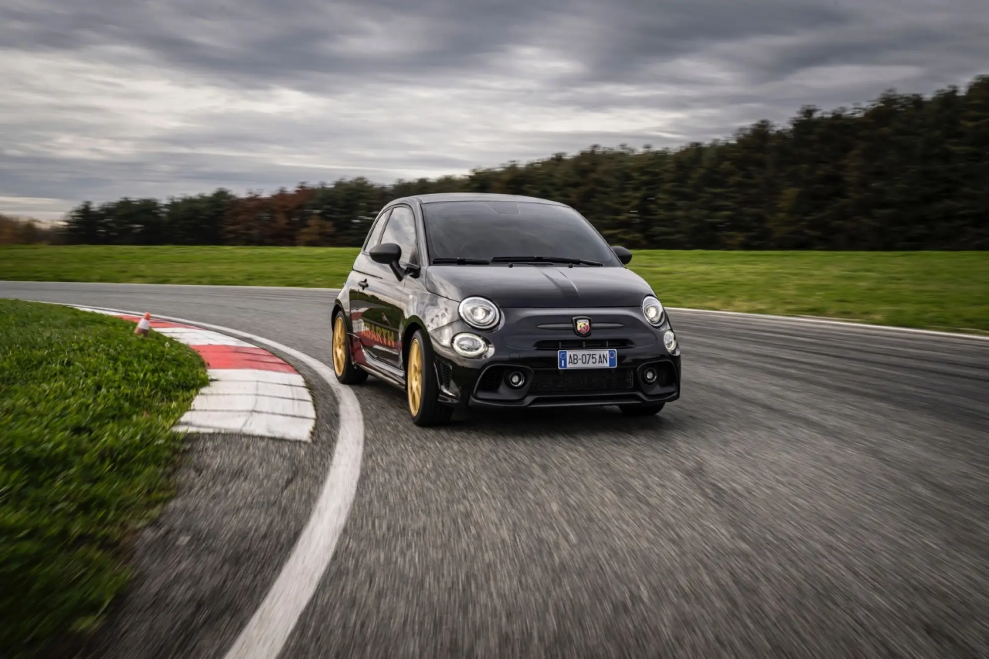 Abarth 695 75 Anniversario - Foto ufficiali - 2